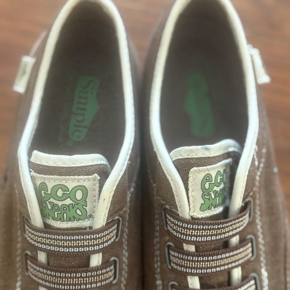 Simple Eco Sneakers - Picture 4 of 4